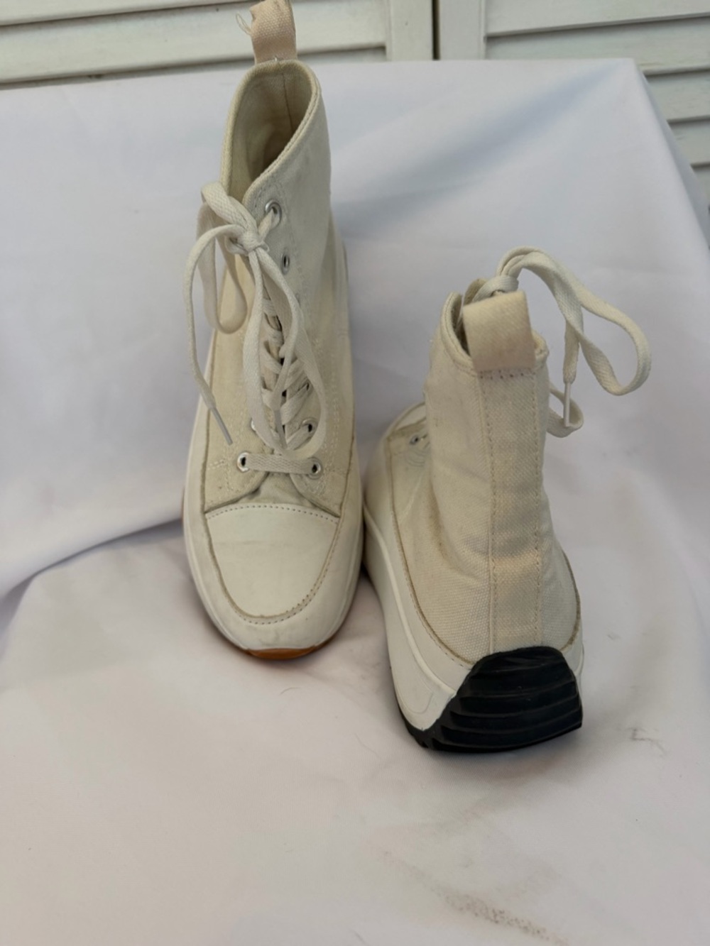 MADRAG Cream High-Top Lace-Up Platform Sneakers with Contrasting Lug Sole - Picture 4 of 15